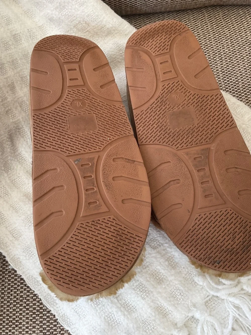 Hammacher Schlemmer tan slippers,men.XL